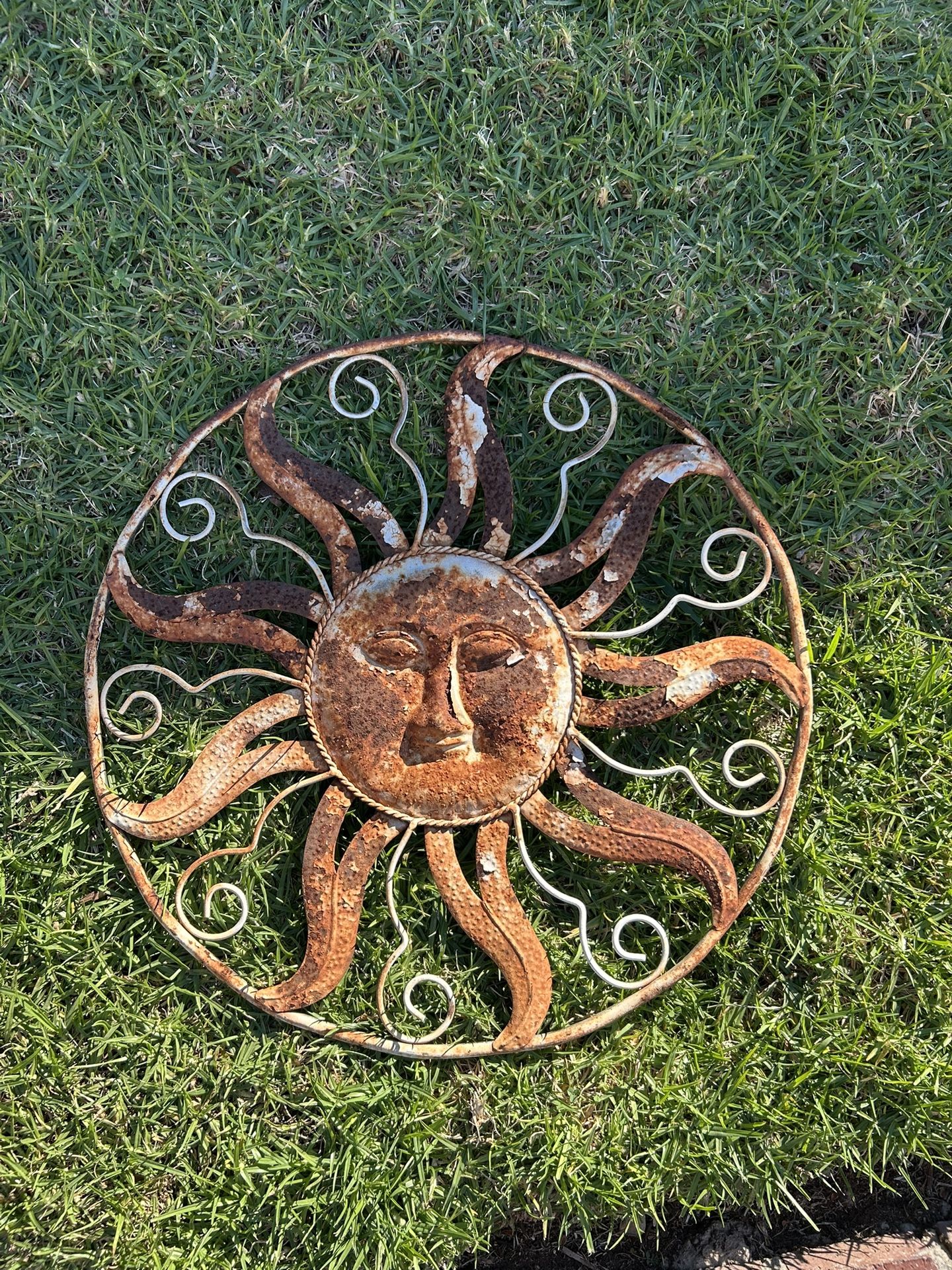 Rusty Weathered Sun outdoor decor-Wall sculpture Garden decoration antique metal Yard Art Chipping Paint