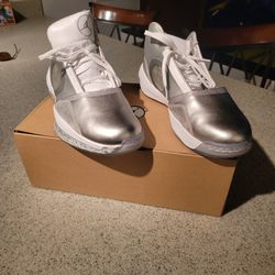 NEW 2010 Jordans Size 11..      #387358-006