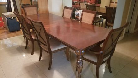 Dinning room table