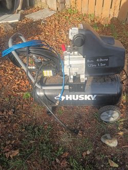 Husky 8 Gallon Air Compressor 125 PSI with hoses
