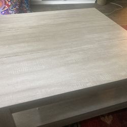 Wood table Very sturdy heavy 