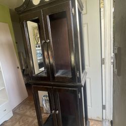 Gabinet Or Curio