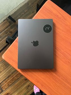MacBook Pro 14-inch M3 Pro • 12-core • 18GB RAM • 1TB SSD
