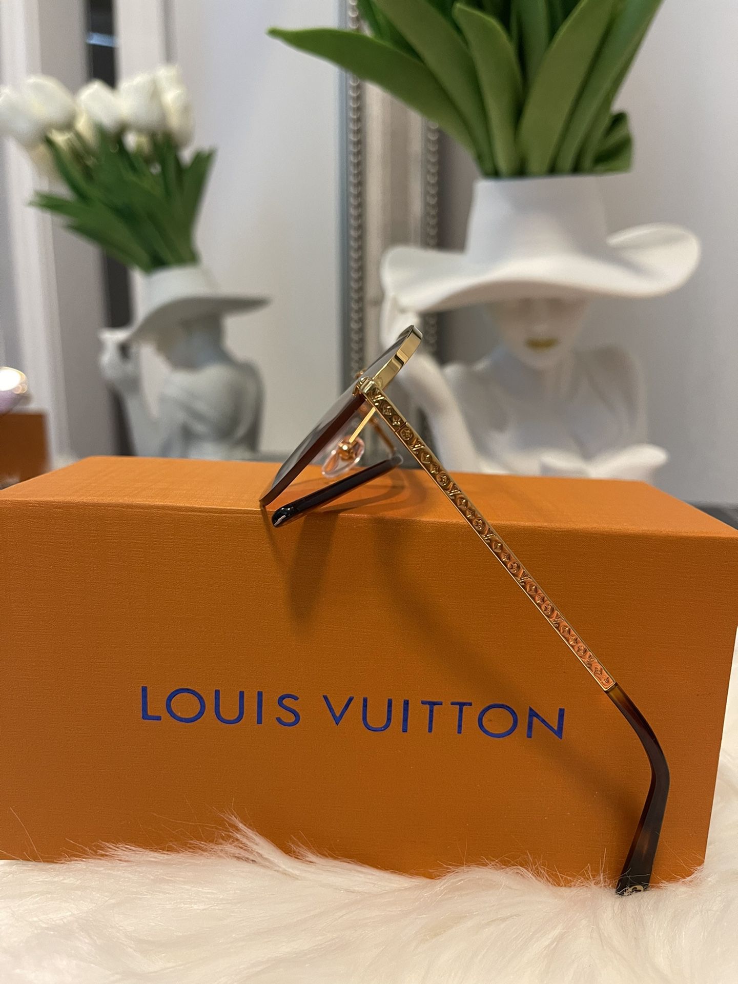 LOUIS VUITTON SUNGLASSES- Pink-woman for Sale in Bedford Hills, NY - OfferUp