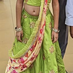 Little Muffet Lime Green Toddler Lengha Choli with attached Floral Dupata Size 3-4 (fits Like Size 5) toddler 