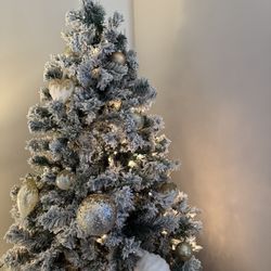 6ft Christmas Tree Comes With Lights New And Open Box