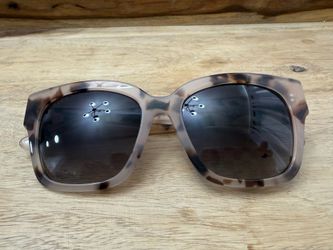 Diff sunglasses in excellent shape