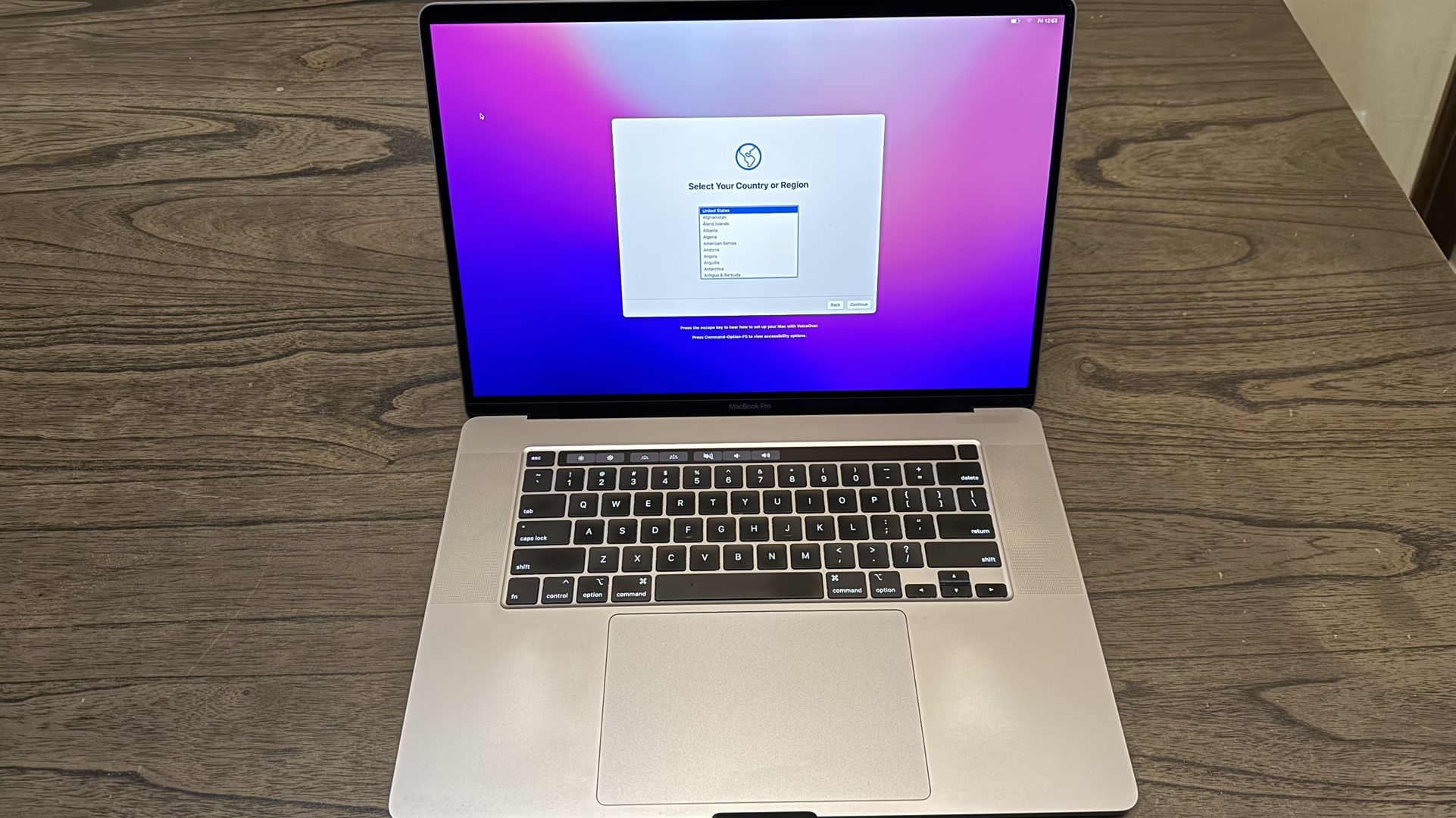 2019 16” MacBook Pro (i9 2.4GHz, 16GB RAM, 1TB SSD, 5500M GPU) – Excellent Condition