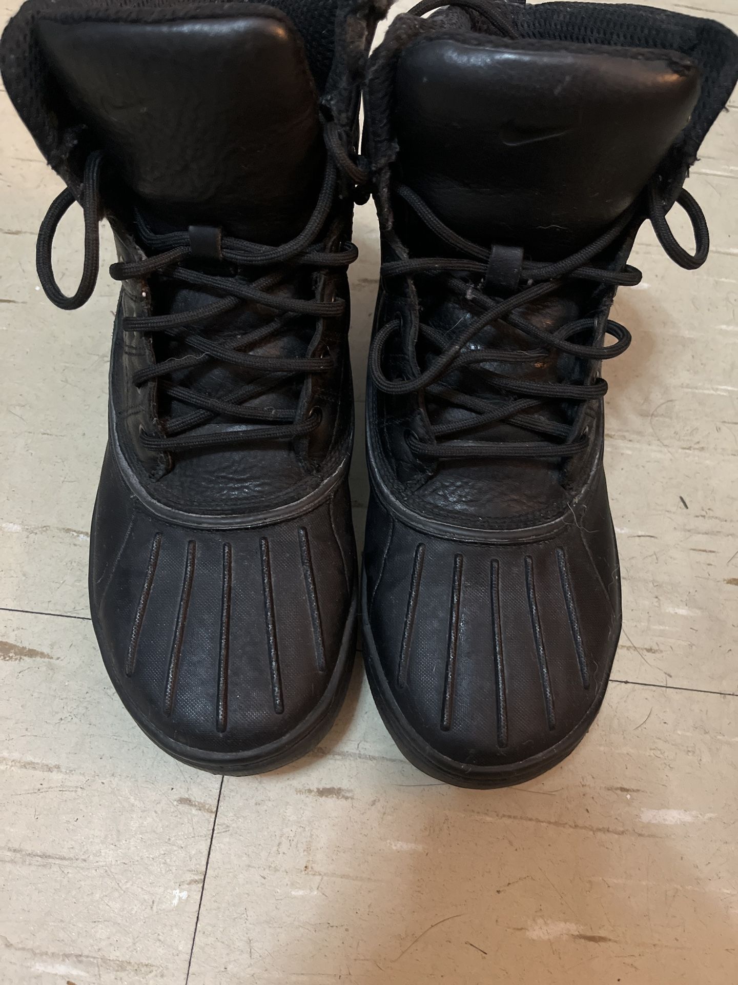 Nike Leather Black Duck Boots - Size 8.5
