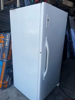 Kenmore Upright Freezer – Large Capacity – Works Great