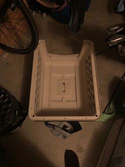 Medium portable dog crate