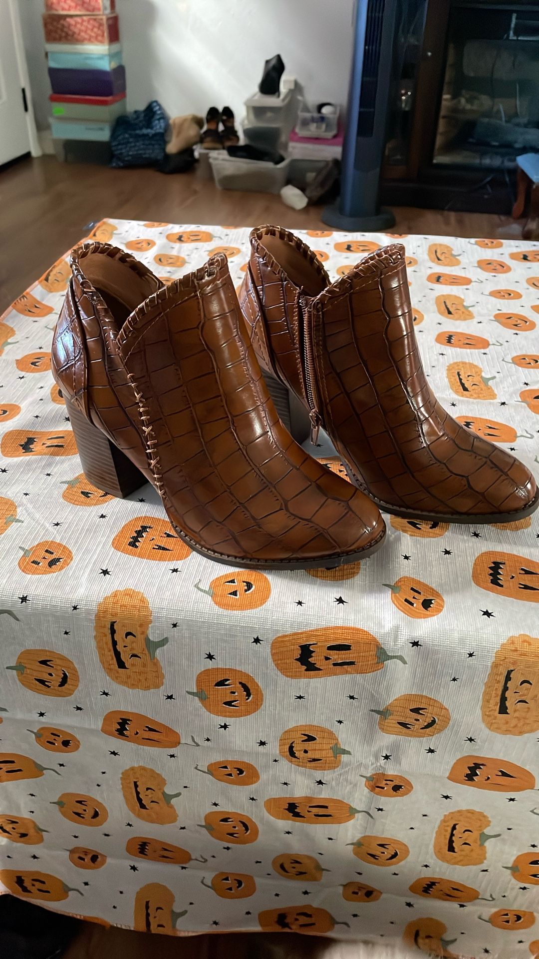 Woman’s Mara Block Heeled Bootie