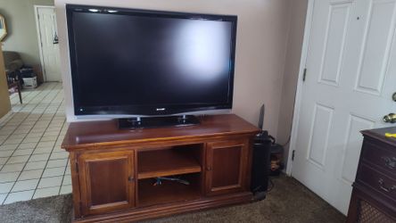 51 inch Aquos Sharp tv- not a smart tv