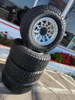 Rines nuevos 17*9 para Jeep Ruvicon de 5 virlos com llantas 285/70/17