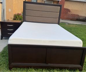 I have a good full size bed set with mattress set and one night stand