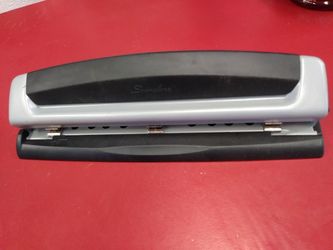 Swingline 3 Hole Puch
