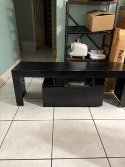 Table for TV it has mirrors in the side in one drawer