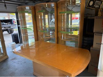 4 chinas 1 tabble 6 chairs