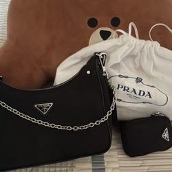 Chain underarm bag
