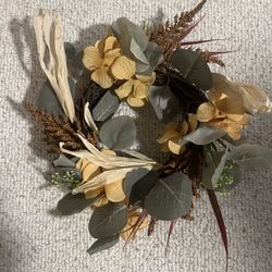small floral wreath 