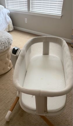 Baby soothing bassinet