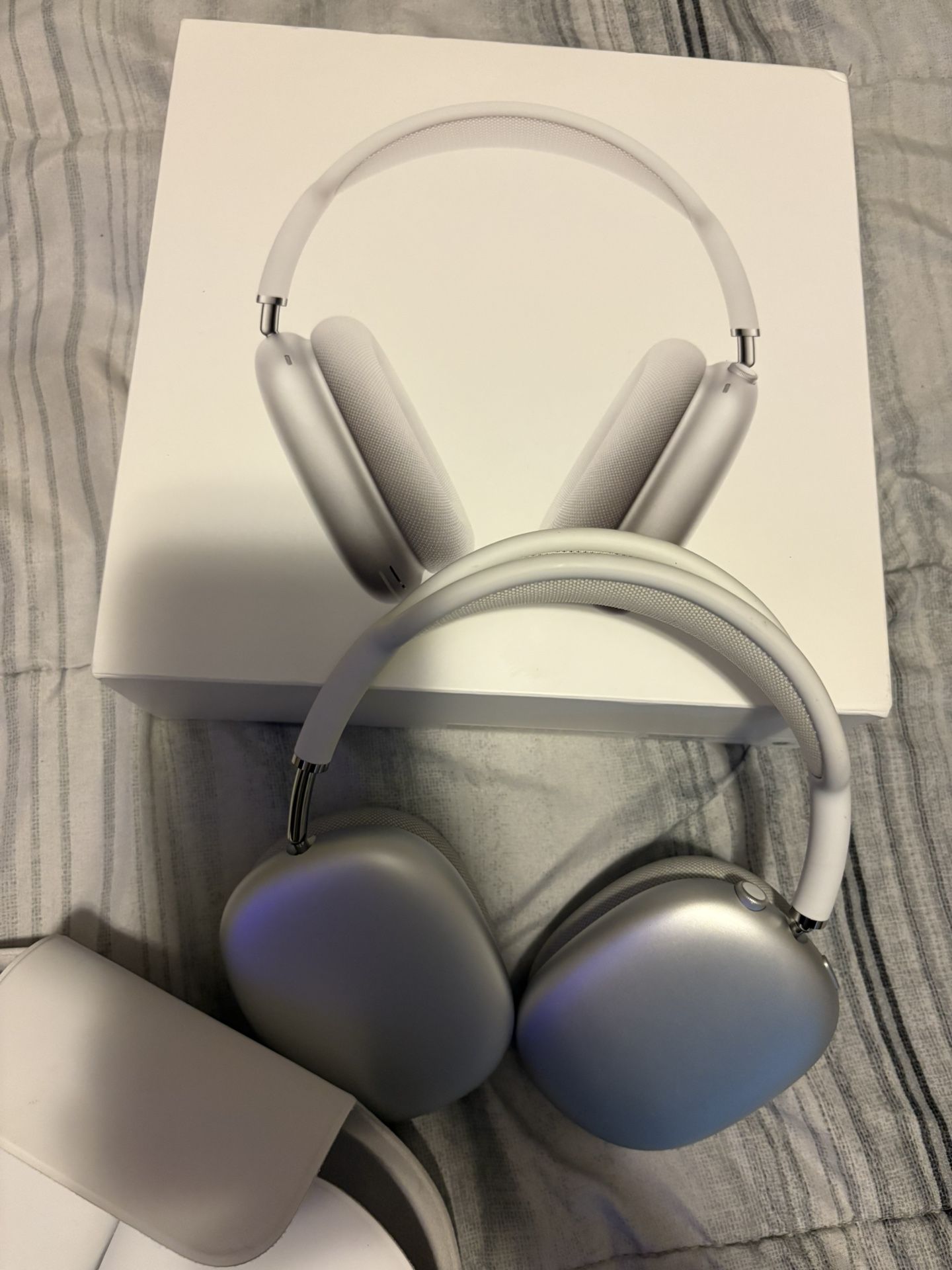 AirPod Maxes( White)