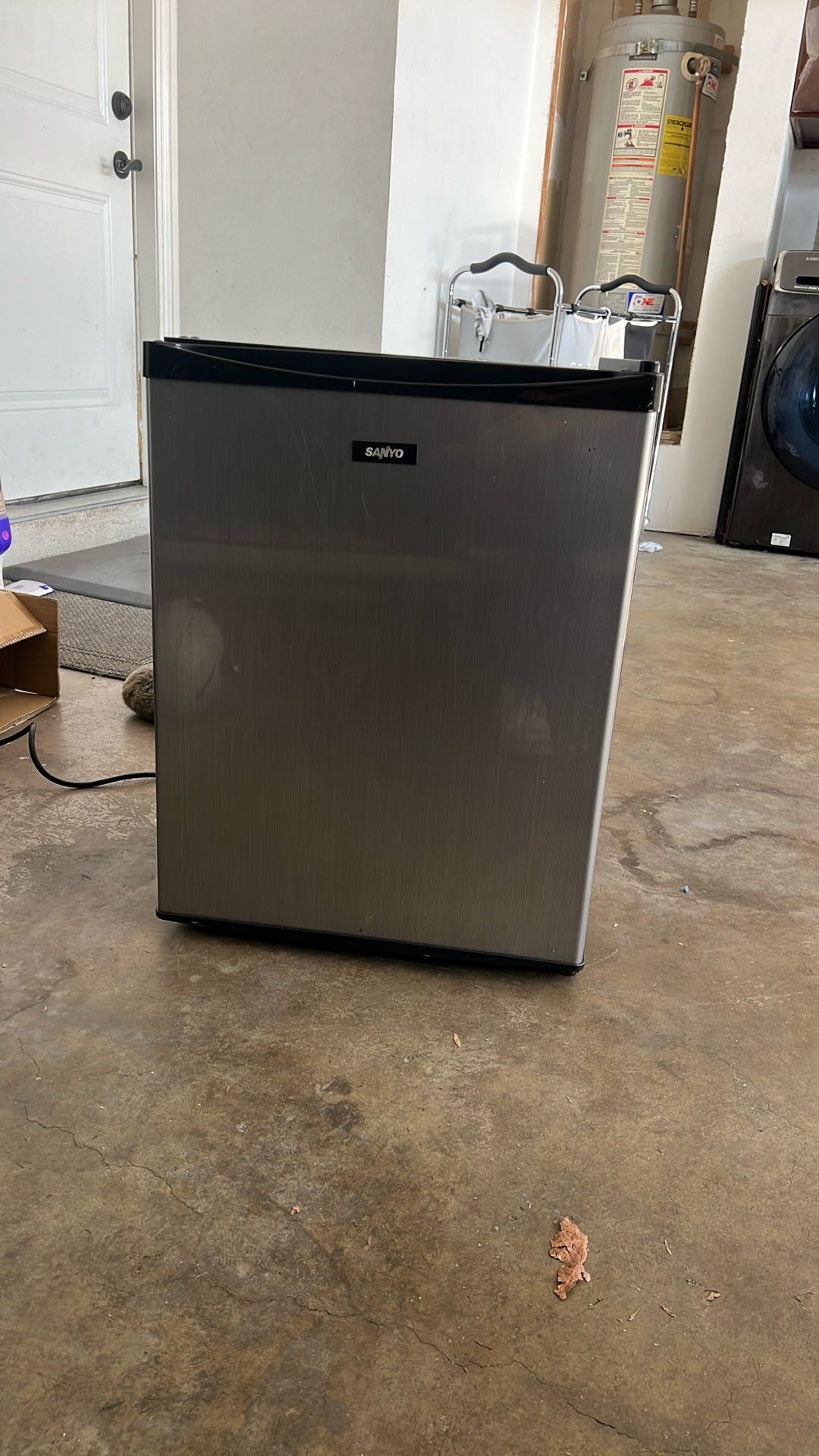 Sanyo Mini Fridge