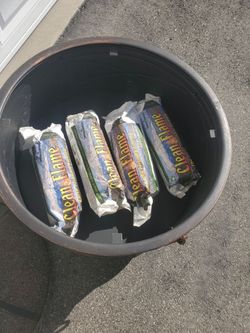 🔥 FIREPIT NEW LARGE WITH NEW LOGS !only 40! BETTA HURRY
