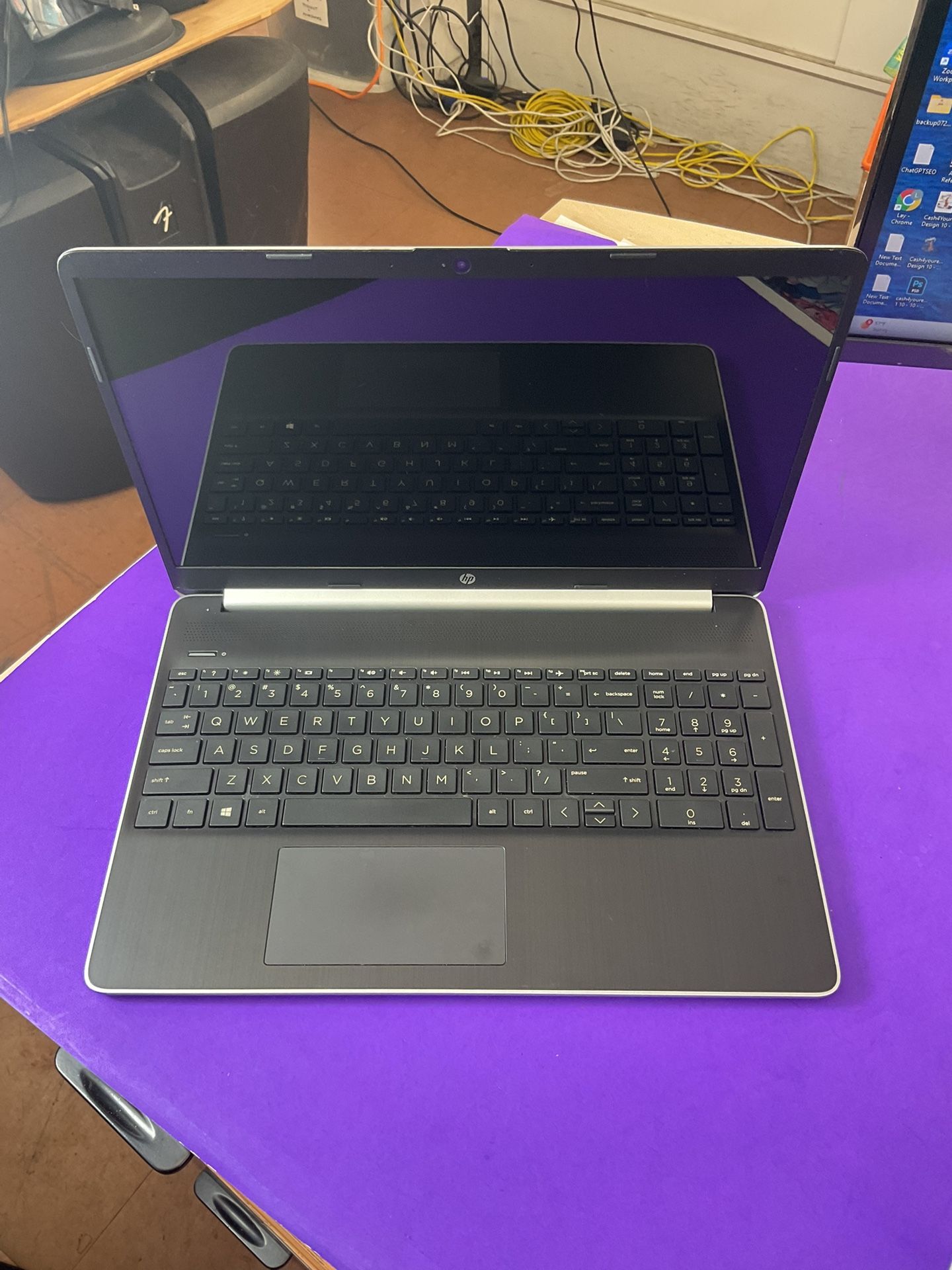 HP 15.6″ Laptop – Intel Core i5-1035G1 / 8GB RAM / 256GB SSD / Windows 11 Home (Model: 15-dy1045nr)