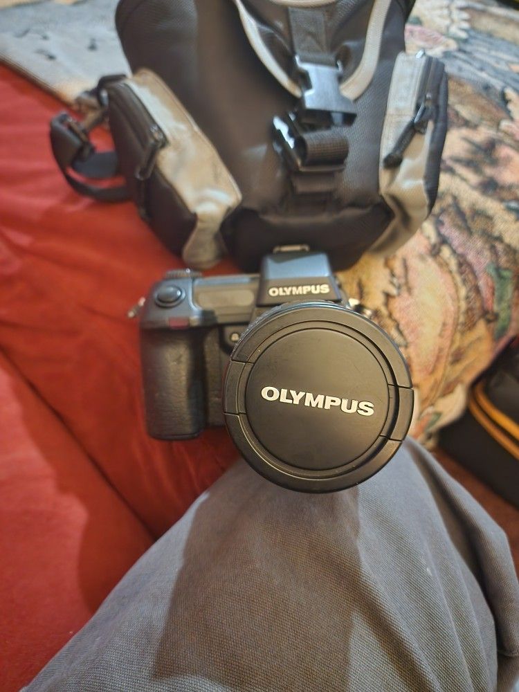 Olympus E10 Digital Camera And Case