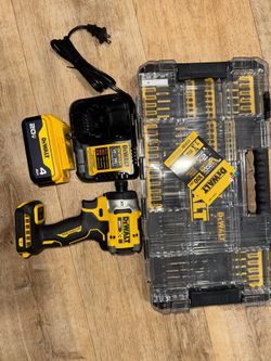 DRILS XR, BAT 4ah, Y JUEGO DE 100 Piezas. 