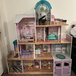 Dollhouse 