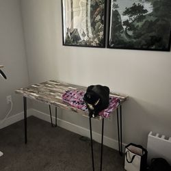 Desk/table