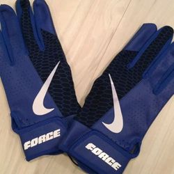 Brand New With Package
NIKE FORCE EDGE
BASEBALL BATTING GLOVES Blue
Men Sizes Medium, Large