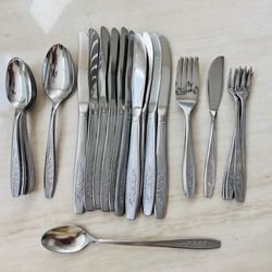 Oneida Spring Ballad Stainless Flatware Set of 35