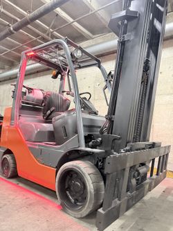 HEAVY TOYOTA 8FGCU30 forklift 6600 lb, 3 stage, side shift for sale LOW HOURS