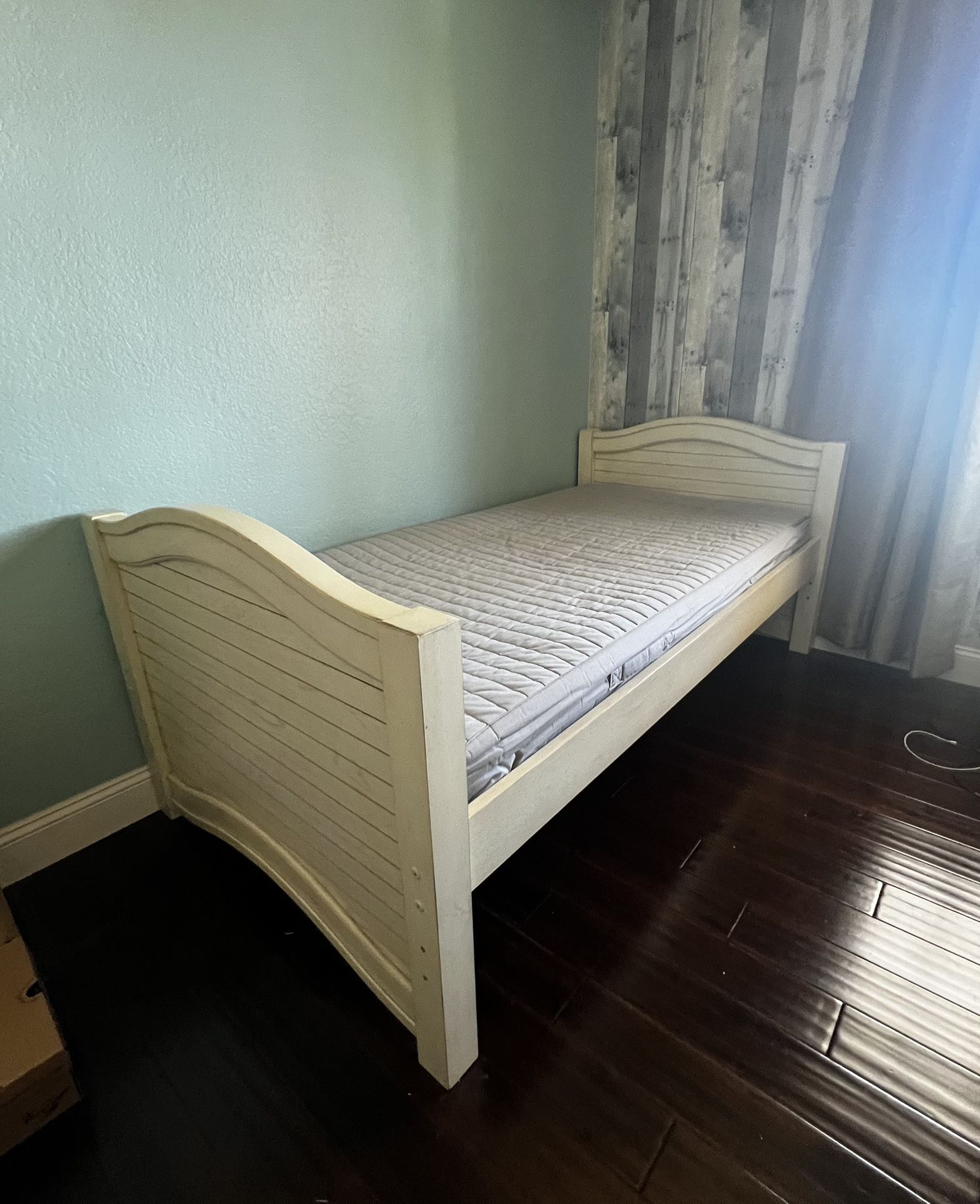 Thomasville Wooden Bed Frame