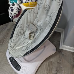 4 moms Rocker 4moms MamaRoo  Baby Swing Rocker Bouncer With Bluetooth 