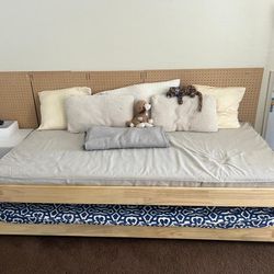 Double Single Bed. Doble Cama Individual