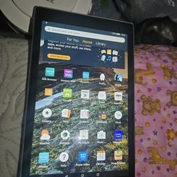 Amazon Fire HD 10 9th Generation 32GB Wi-Fi 10" Tablet Black With Micro SD Card