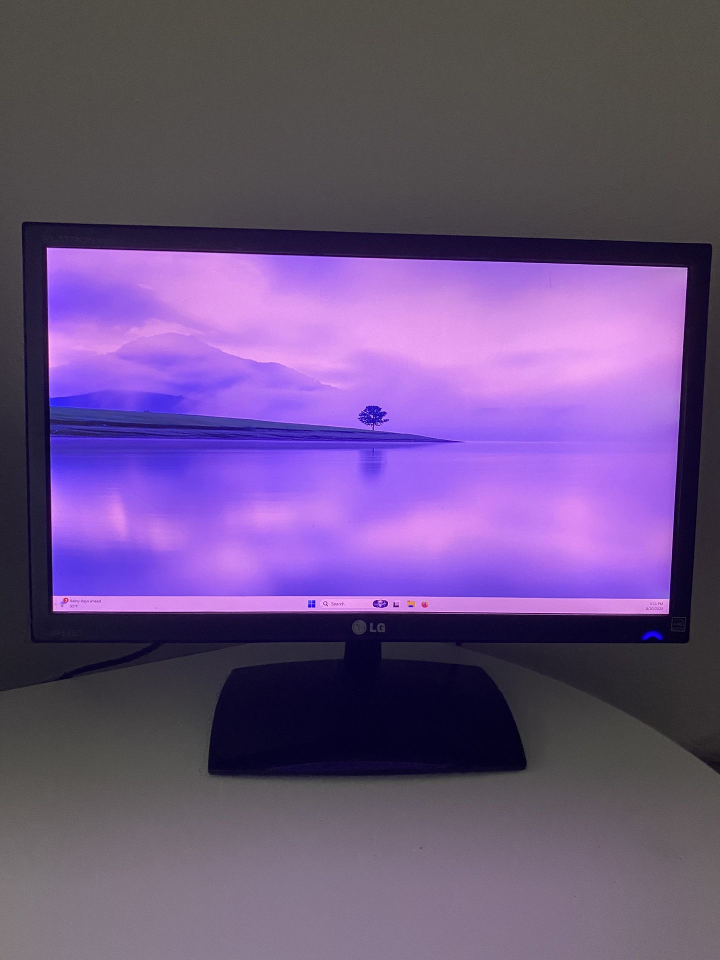 Lg Monitor 23”