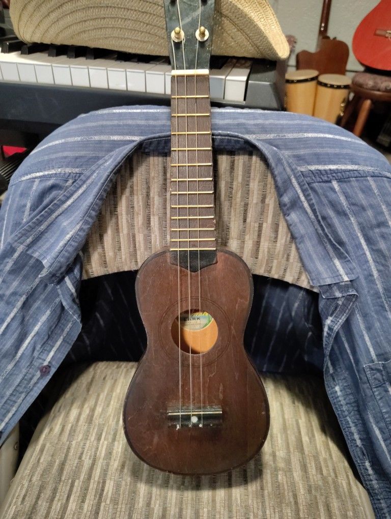 Ukulele 1920's Lark