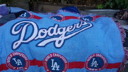 Dodger trow blanket
