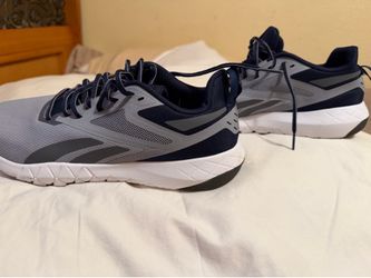 Men Reebok shoes  10 size.