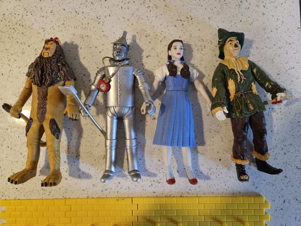 Wizard Of Oz Character Set Of 4. Like New. 