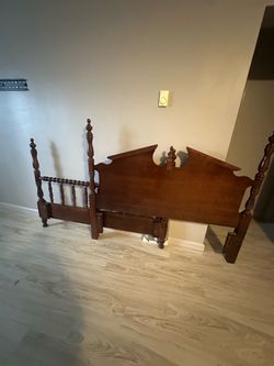 Wooden Four-Poster Bed Frame with Headboard