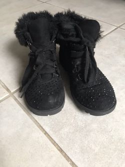 Justice black fur boots size 3