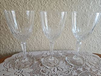 Set of 3 crystal wine glasses
