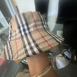 Burberry Nova Bucket Hat Auth…