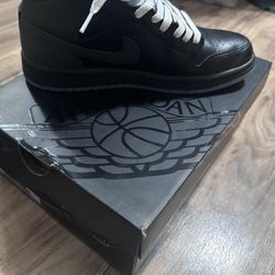 MEN'S AIR JORDAN RETRO I MID SE CASUAL SHOE